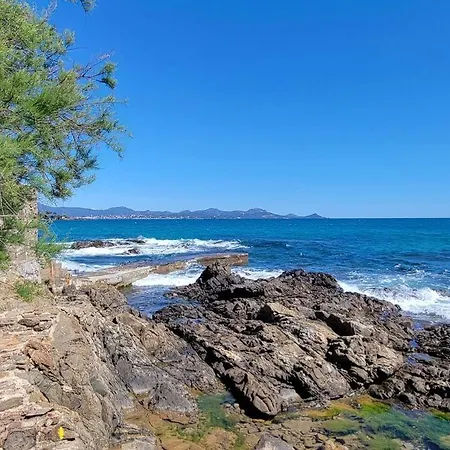 Holiday home Le Cabanon, Pieds Dans L'eau, Vue Exceptionnelle Frejus